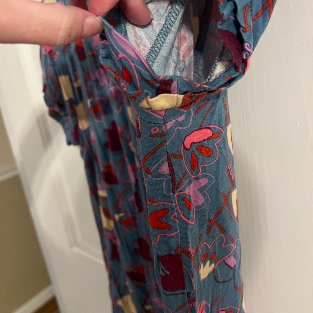 Alt color Marc Jacobs top ASO Summer Roberts on the OC - Picture 10 of 11